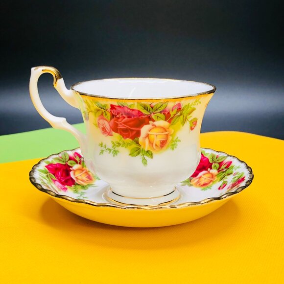 60s Royal Albert OLD COUNTRY ROSES Bone China Teacup Saucer Set Vintage Gift - Picture 4 of 12